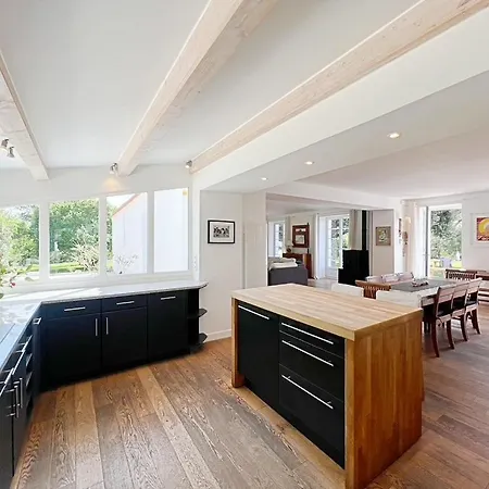 Superbe A 2 Pas De La ! *