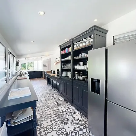 Hébergement de vacances Superbe à 2 Pas De La !