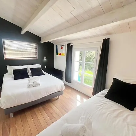 Hébergement de vacances Superbe à 2 Pas De La ! *